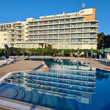 Hotel Comandor Мамая Екстериор снимка