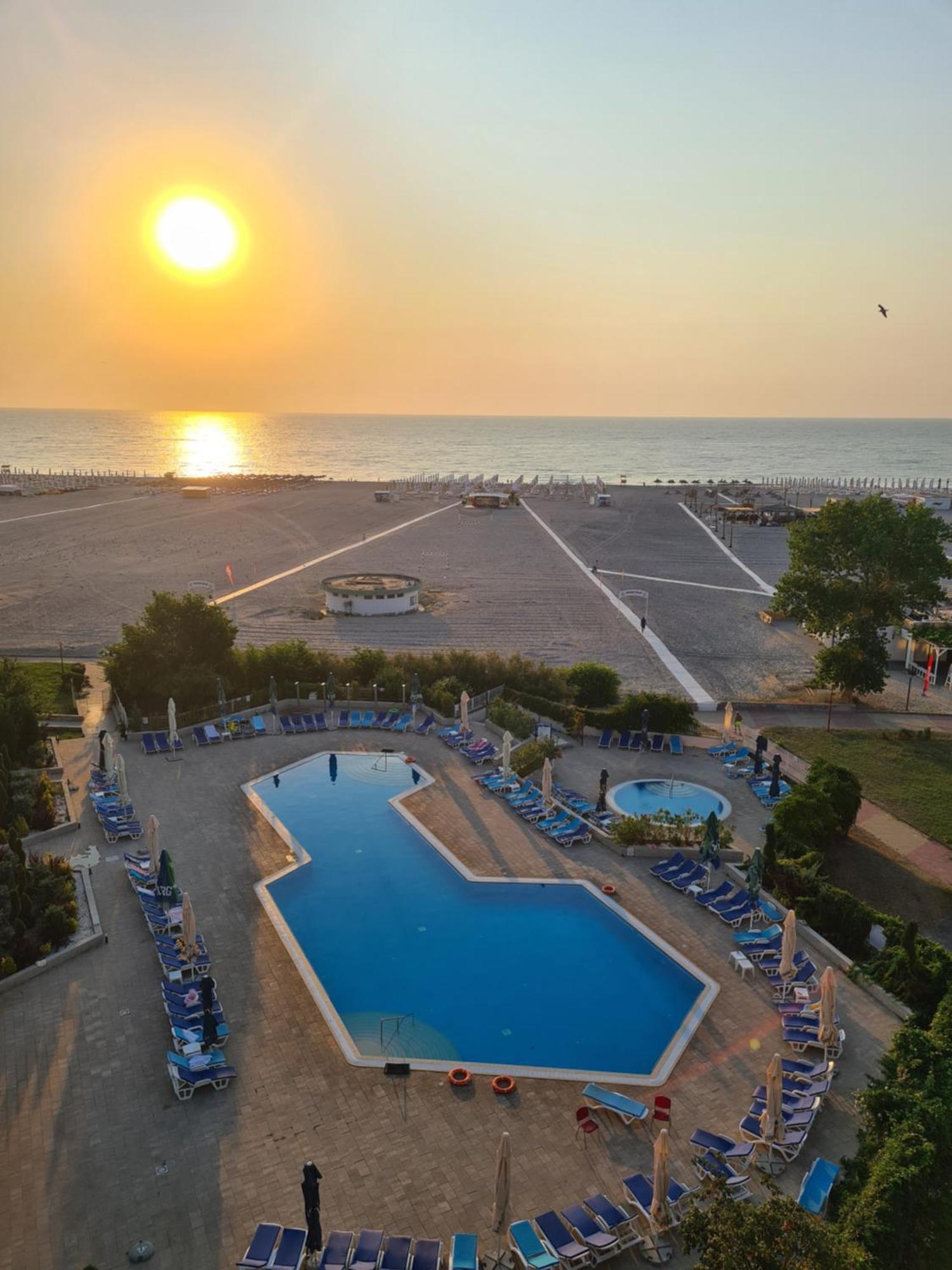 Hotel Comandor Мамая Екстериор снимка