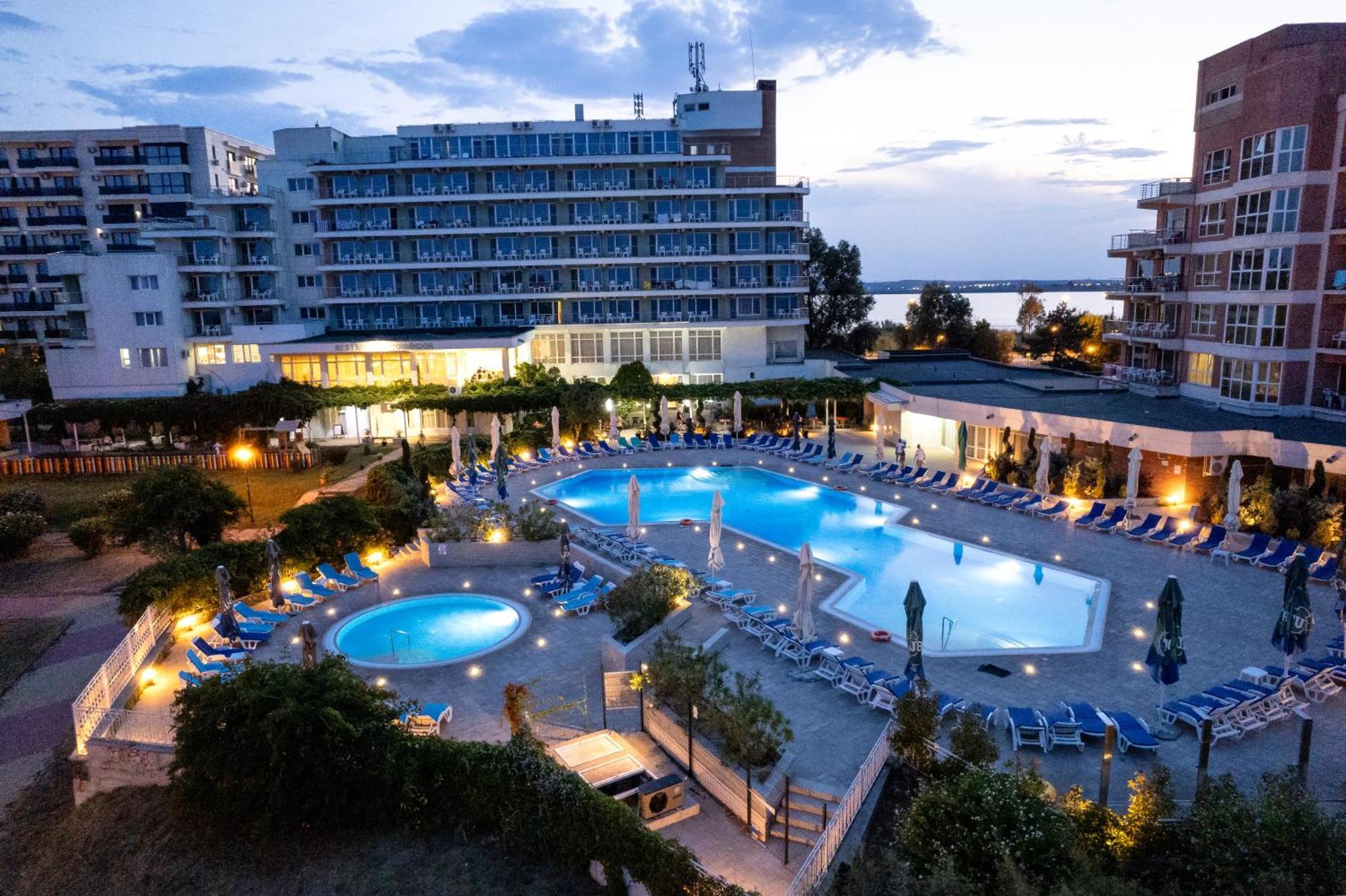 Hotel Comandor Мамая Екстериор снимка