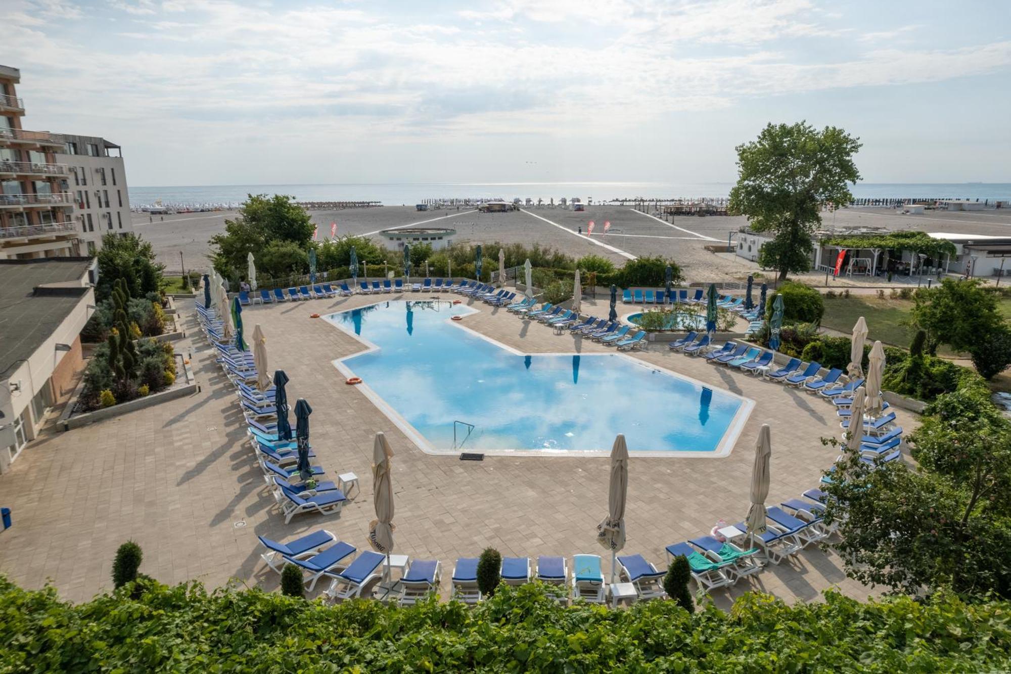 Hotel Comandor Мамая Екстериор снимка