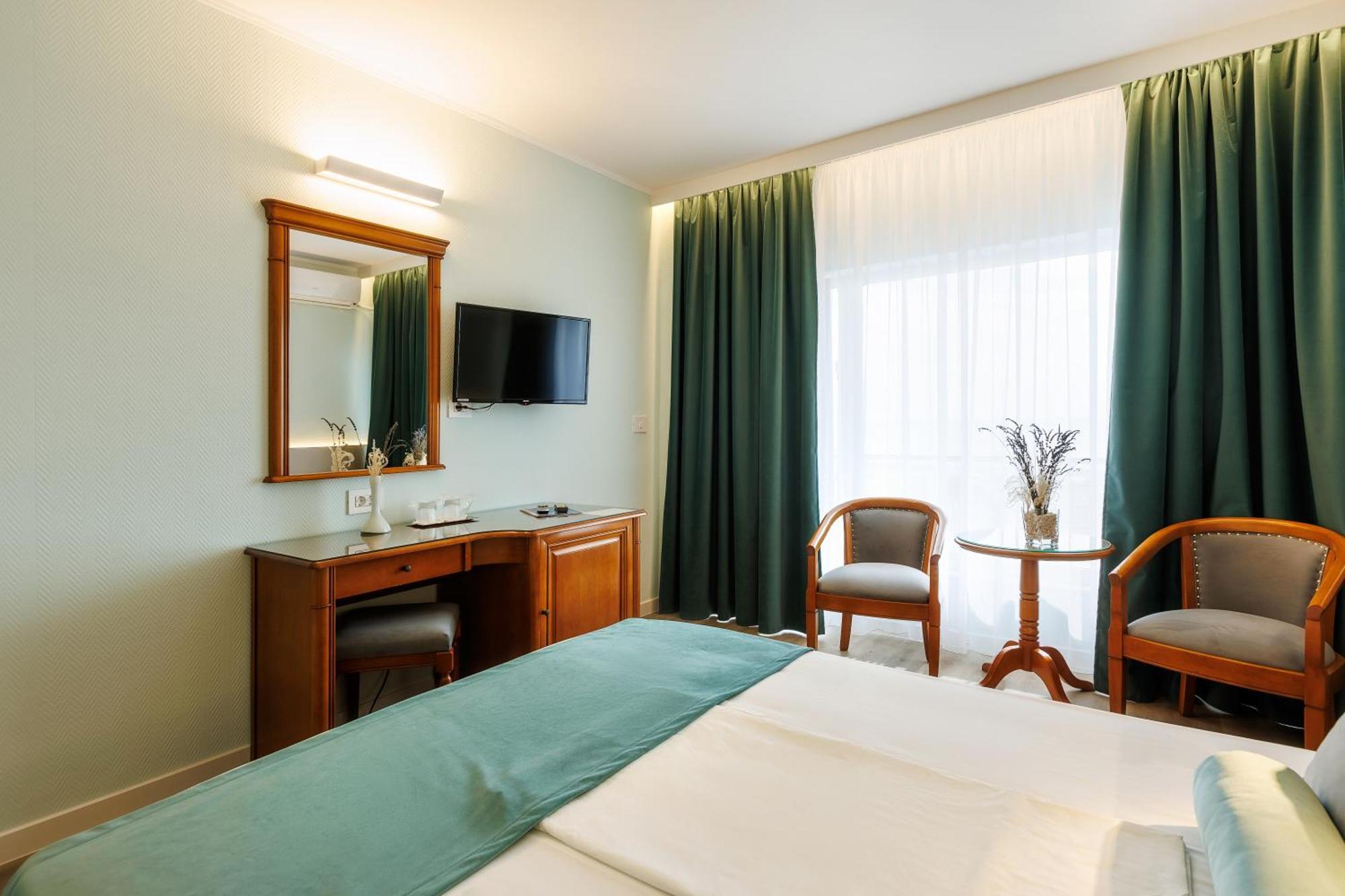 Hotel Comandor Мамая Екстериор снимка