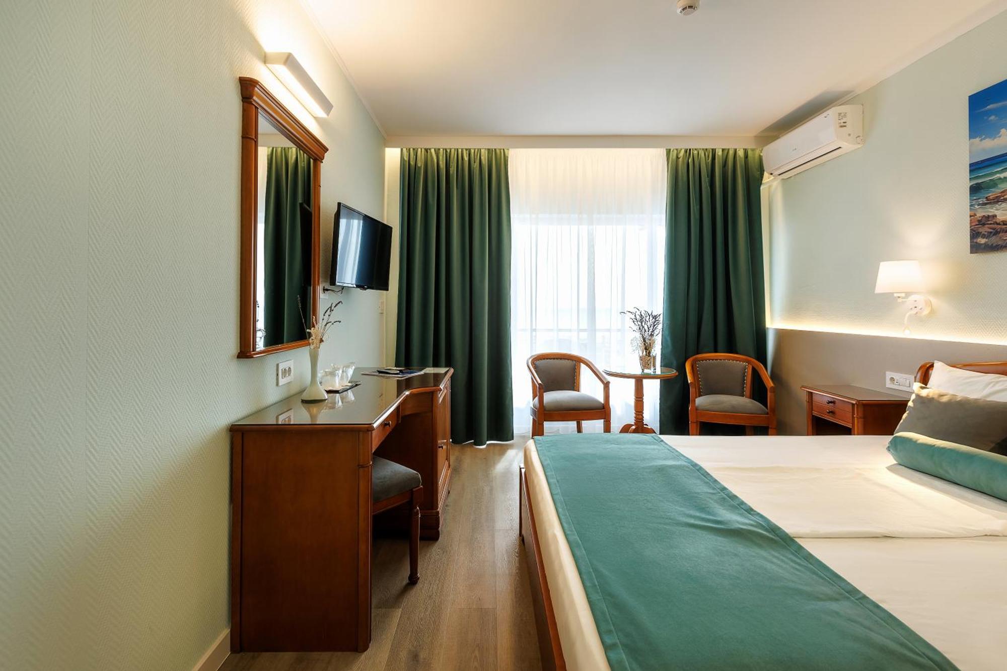 Hotel Comandor Мамая Екстериор снимка
