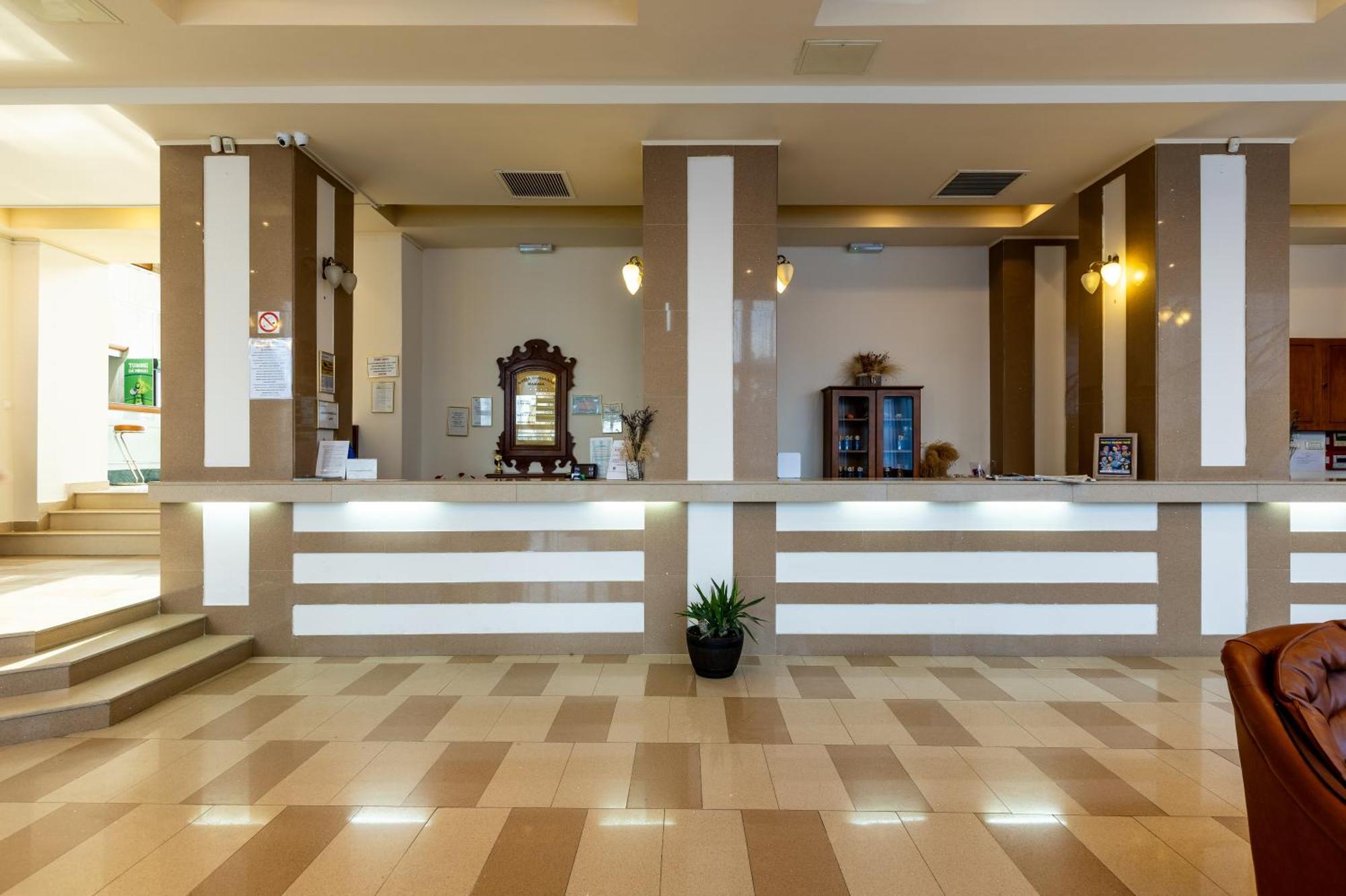 Hotel Comandor Мамая Екстериор снимка