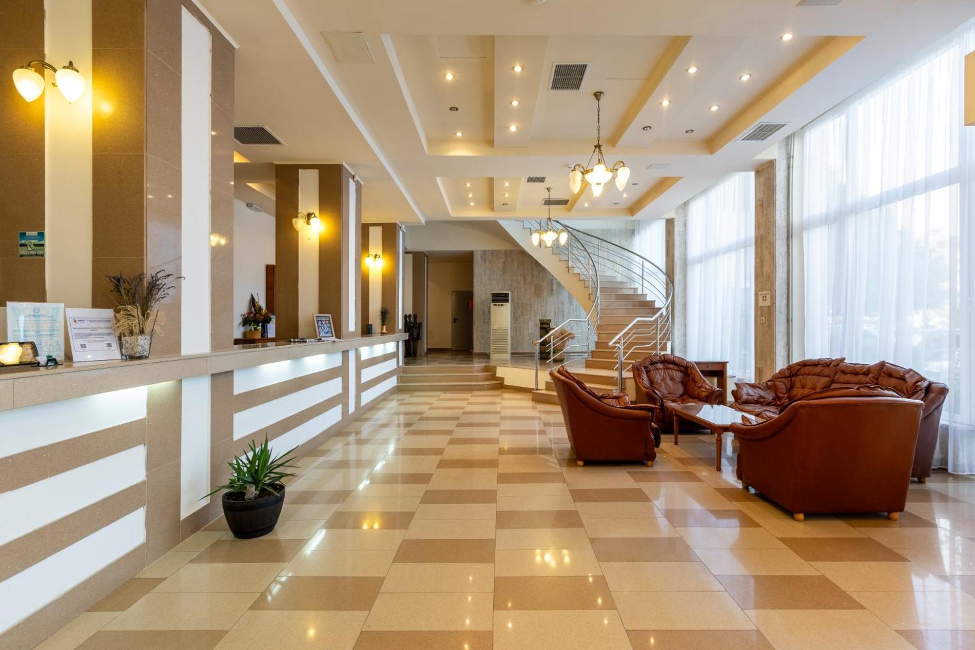 Hotel Comandor Мамая Екстериор снимка