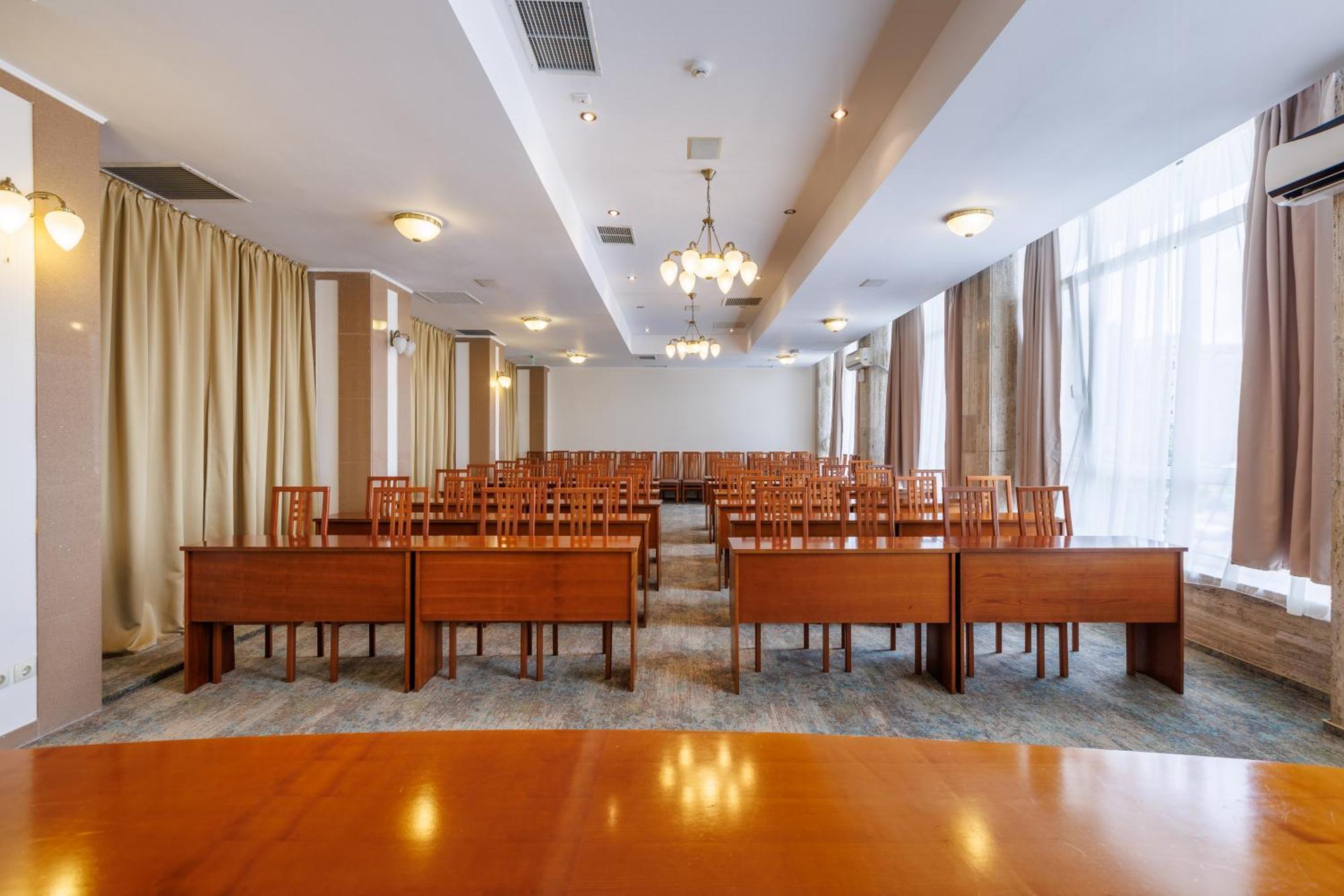 Hotel Comandor Мамая Екстериор снимка