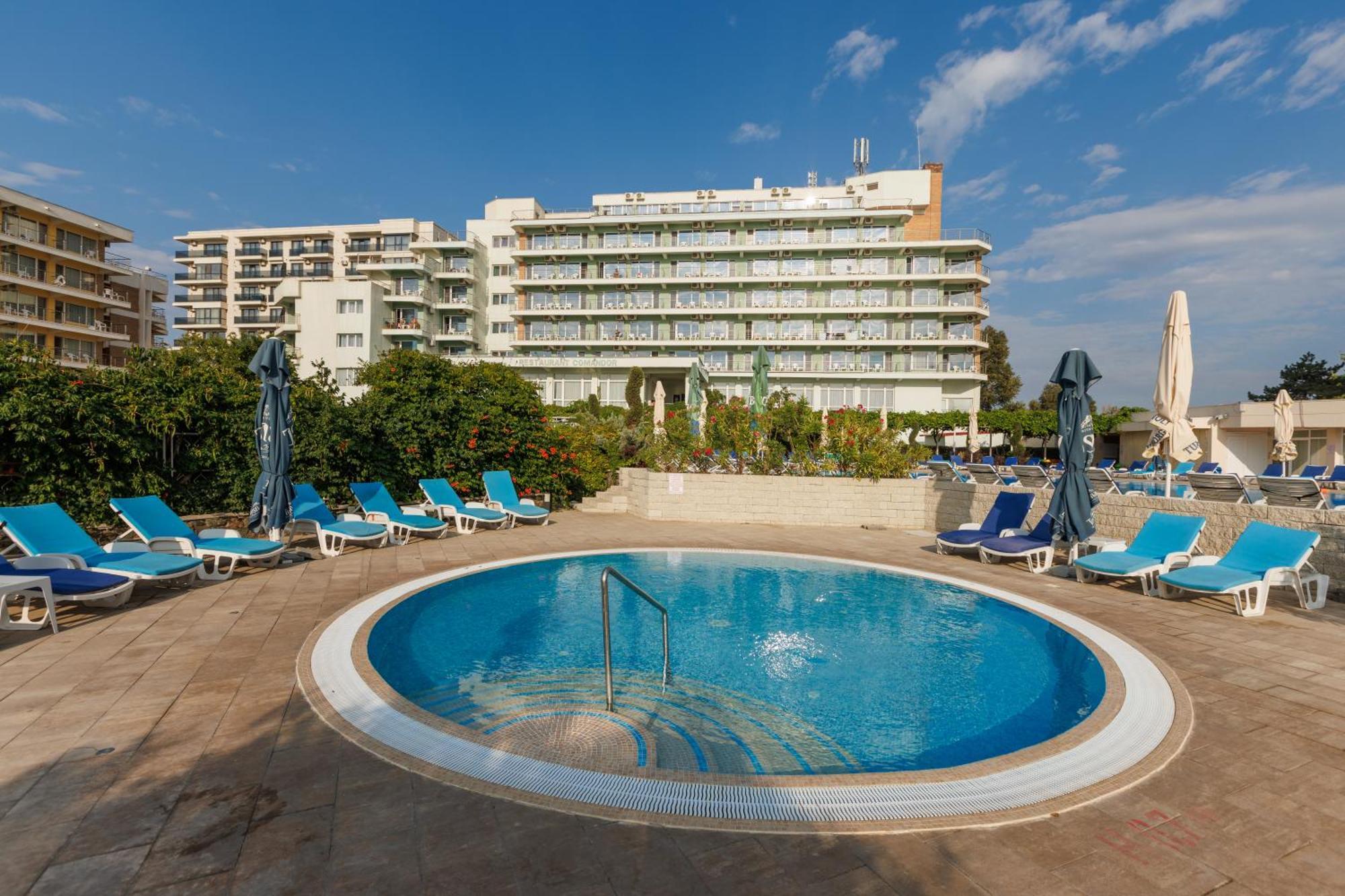 Hotel Comandor Мамая Екстериор снимка