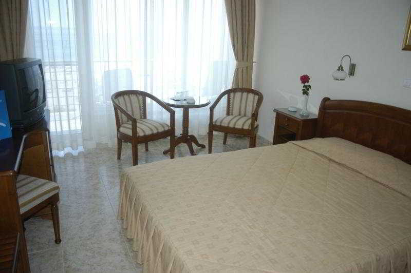 Hotel Comandor Мамая Екстериор снимка